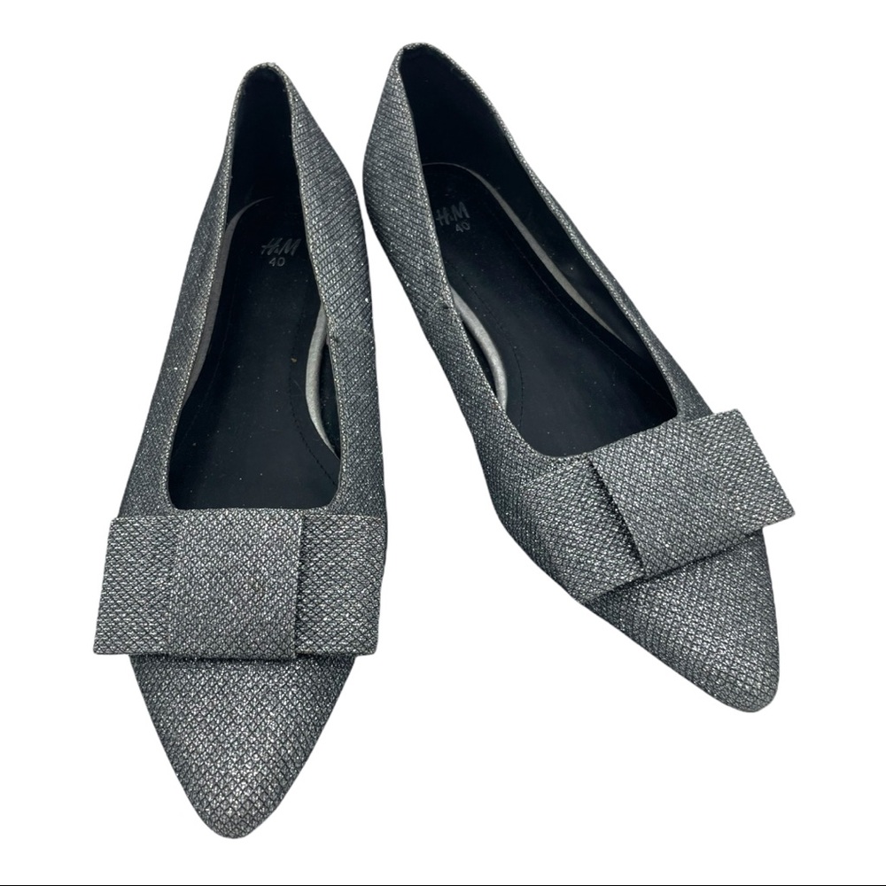 H&M cute girly sparkly silver glitter pointed flats w/ big bow vamp.